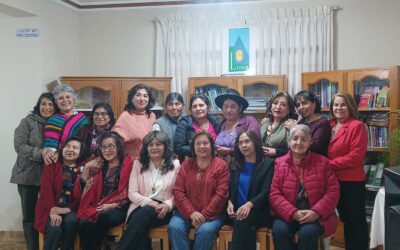 𝐄𝐧𝐜𝐮𝐞𝐧𝐭𝐫𝐨 𝐝𝐞 𝐌𝐮𝐣𝐞𝐫𝐞𝐬 𝐂𝐡𝐮𝐪𝐮𝐢𝐬𝐚𝐜𝐚 𝟐𝟎𝟎𝟐 – 𝟐𝟎𝟐𝟒: 𝐂𝐞𝐥𝐞𝐛𝐫𝐚𝐧𝐝𝐨 𝟐𝟐 𝐀ñ𝐨𝐬 𝐝𝐞 𝐓𝐫𝐚𝐲𝐞𝐜𝐭𝐨𝐫𝐢𝐚𝐬 𝐂𝐨𝐦𝐩𝐚𝐫𝐭𝐢𝐝𝐚𝐬